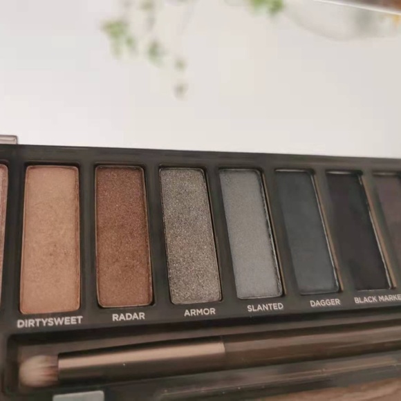 Urban Decay Naked Smokey Eyeshadow Palettes - Picture 3 of 5